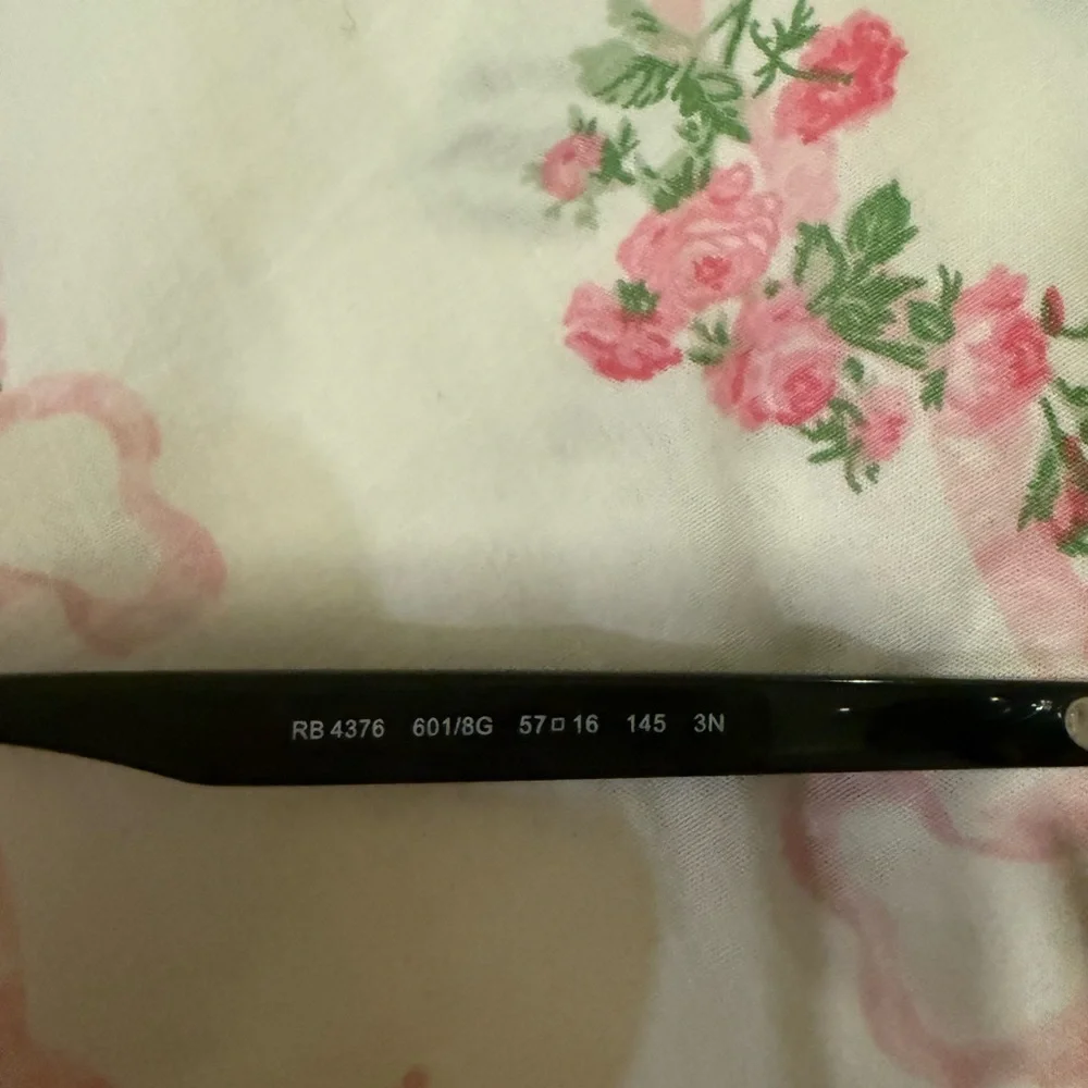 Ray-Ban Classic Black Sunglasses - Picture 9 of 14